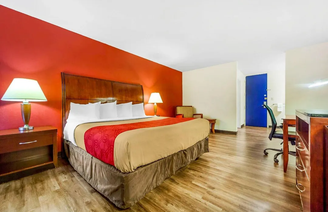 Econo Lodge Inn & Suites Brookings-1