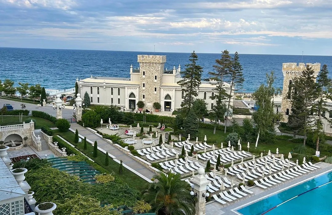 Astor Garden Hotel-1