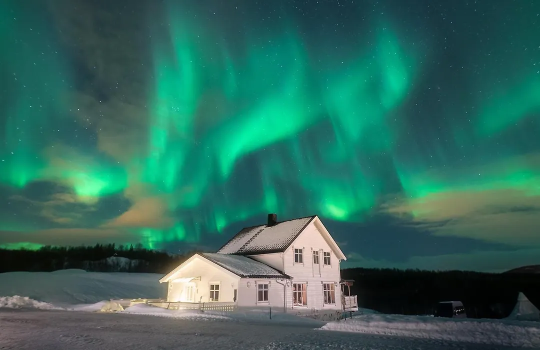 Aurora Borealis Observatory-1