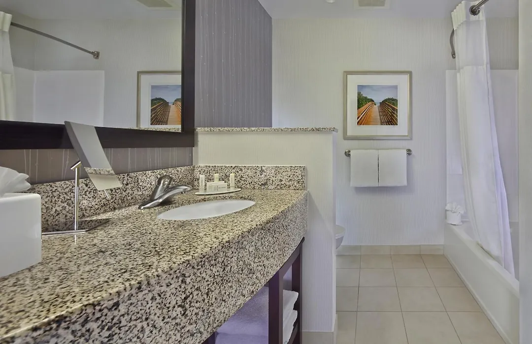 Courtyard By Marriott Stuart-1