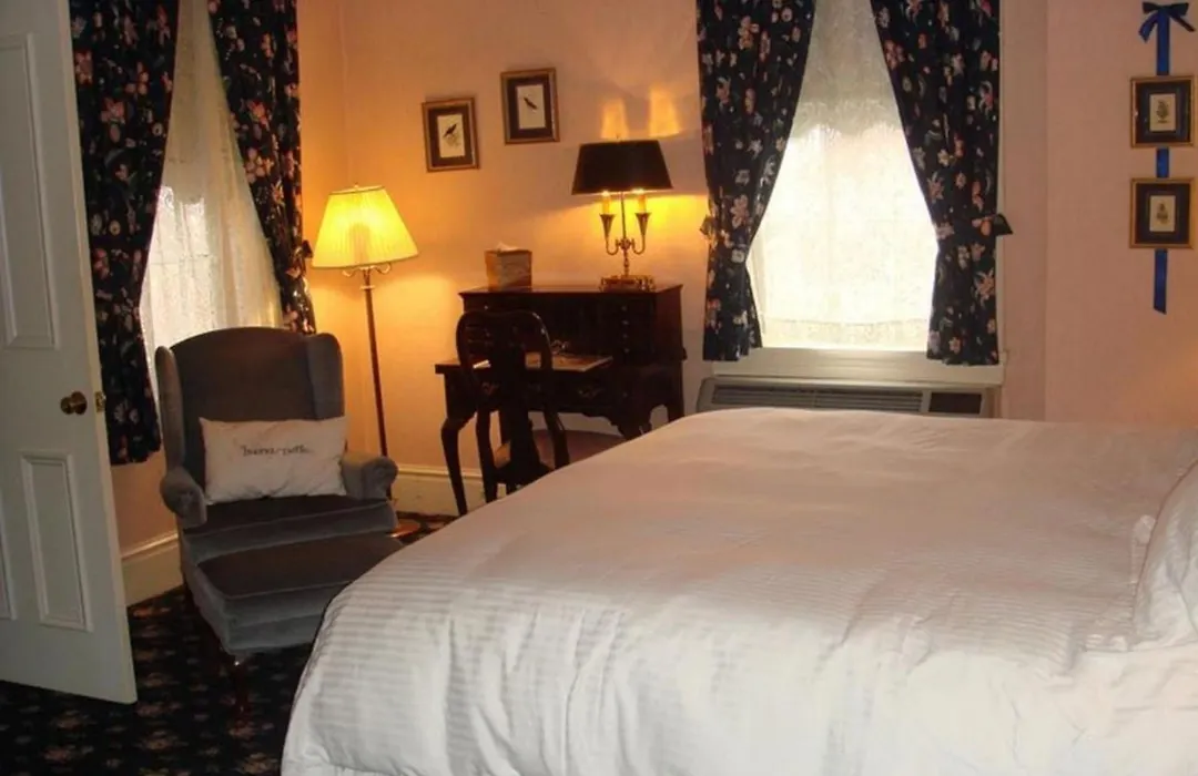 Bird-In-Hand Village Inn & Suites-1