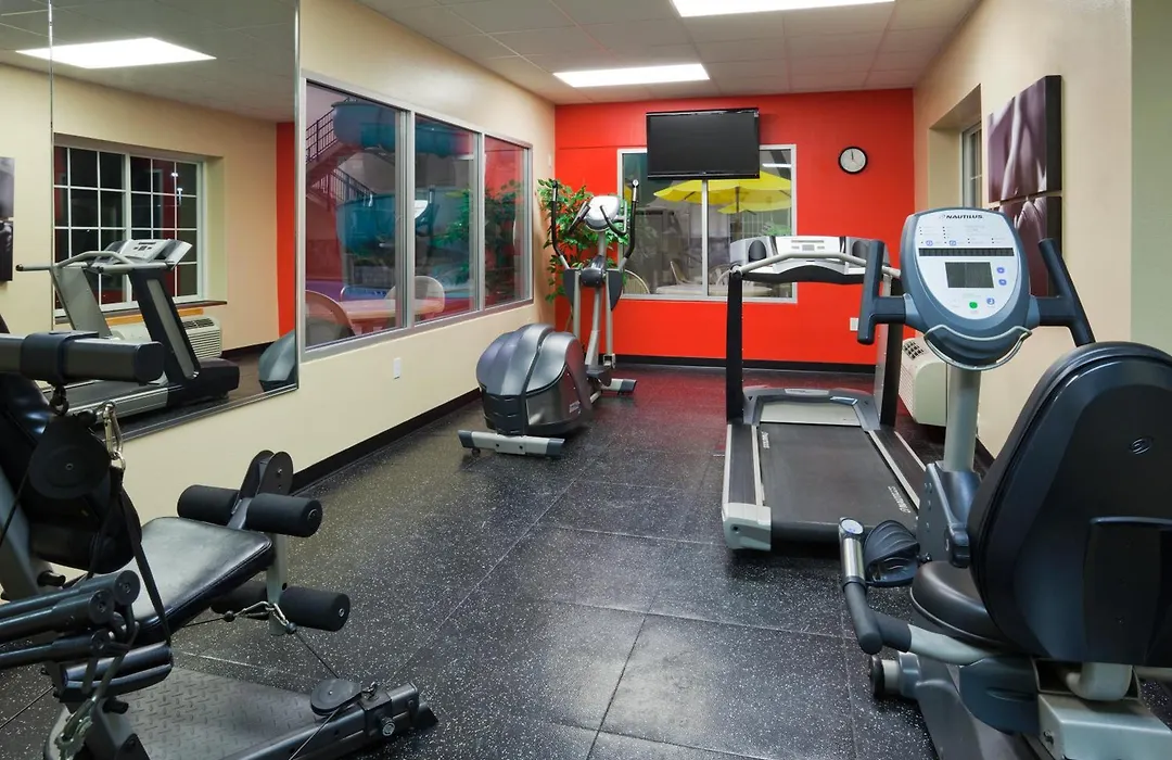 Country Inn & Suites By Radisson Bismarck Waterpark-1