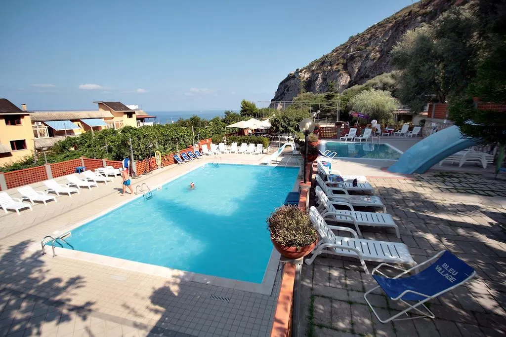Bleu Village-1