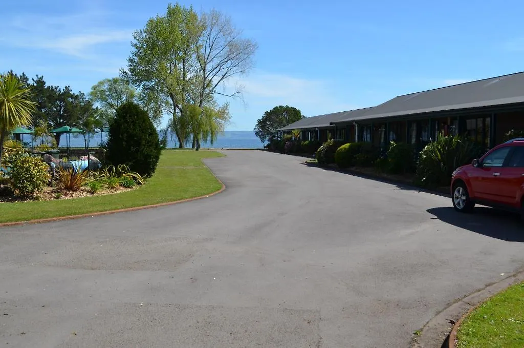 Cedarwood Lakeside Motel & Conference Venue-1