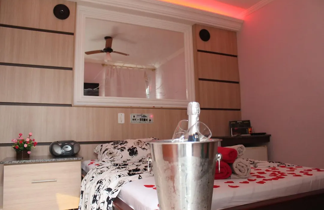 Motel Paradise (Adults Only)-1