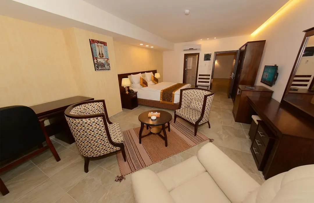 Royal Suites-1