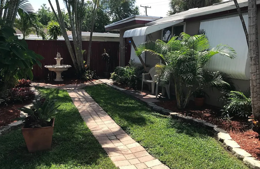 Inn Leather Guest House-Gay Male Only-1