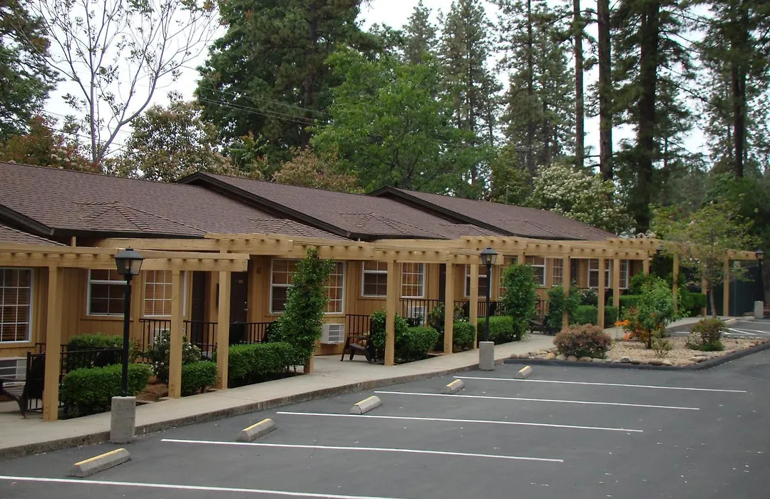 Ponderosa Gardens Motel-1