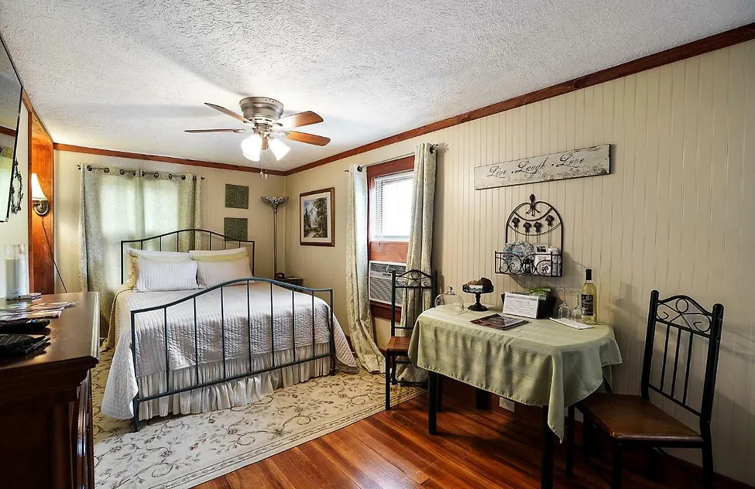 Hocking Hills Inn-1