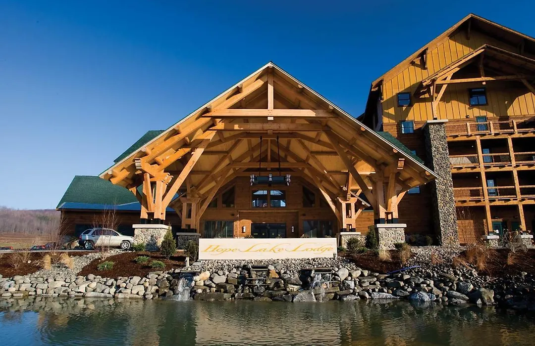 Hope Lake Lodge & Indoor Waterpark-1