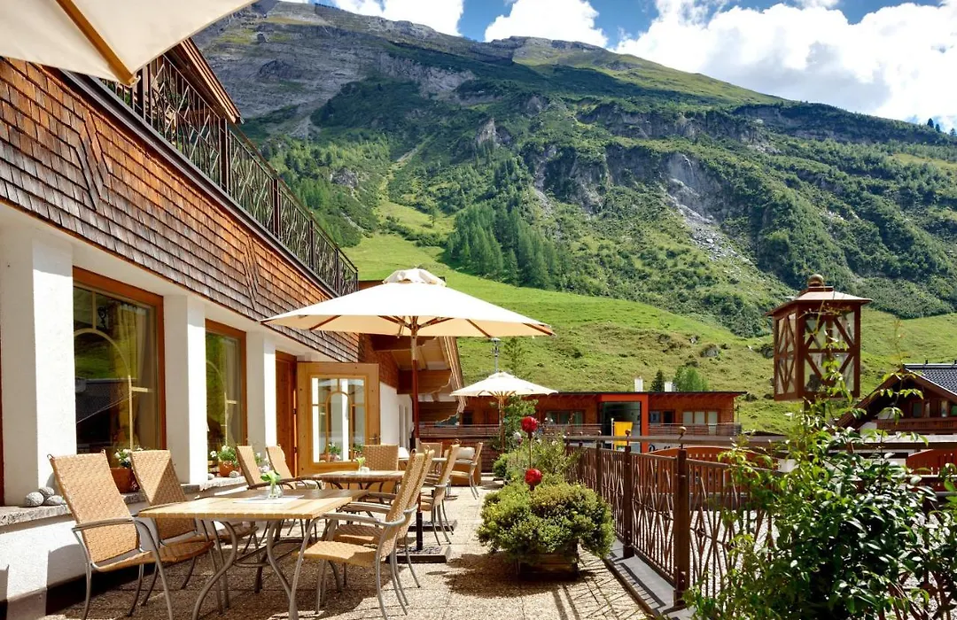 Hotel Berghof Crystal Spa & Sports-1