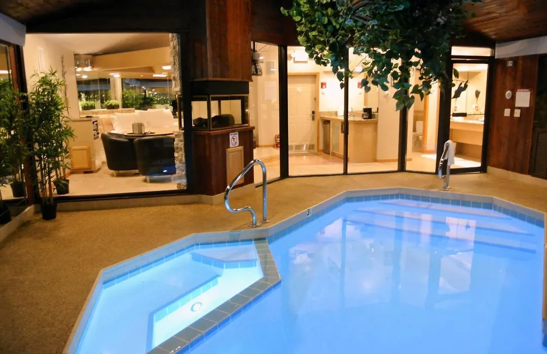 Sybaris Pool Suites Frankfort - Adults Only-1