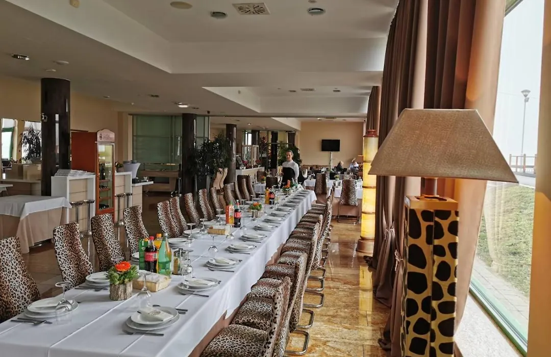 Zoo Hotel-1