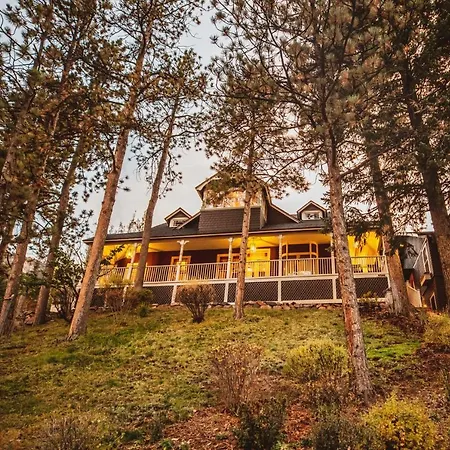 The Outlook Lodge-2