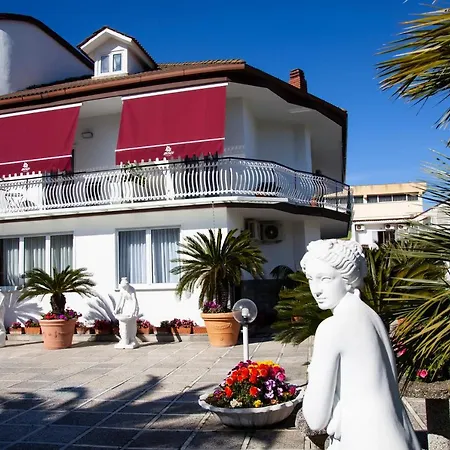 Hotel Ibisco Suites & Relax-3