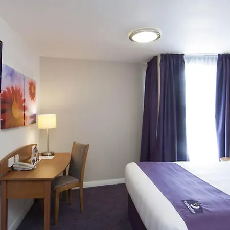 Premier Inn Kings Langley-3
