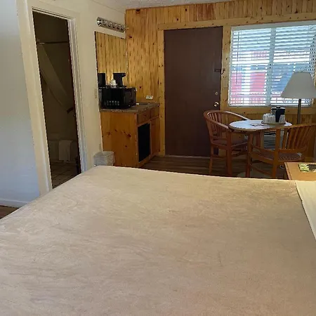 Zoders Inn And Suites-3