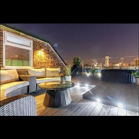 Swan Street Townhouse Hot Tub & Roof Terrace-3