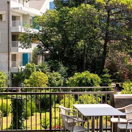 Carine Hotel Park-2