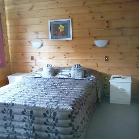 Cedarwood Lakeside Motel & Conference Venue-2