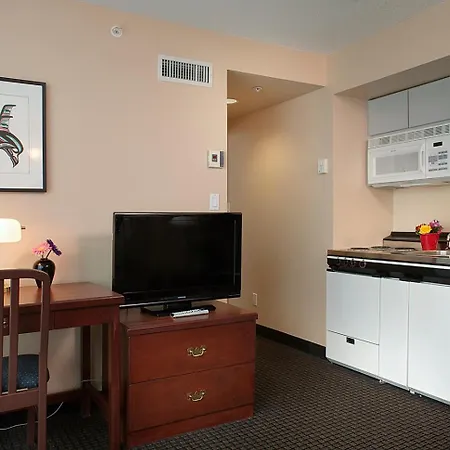 Rosedale On Robson Suite Hotel-2