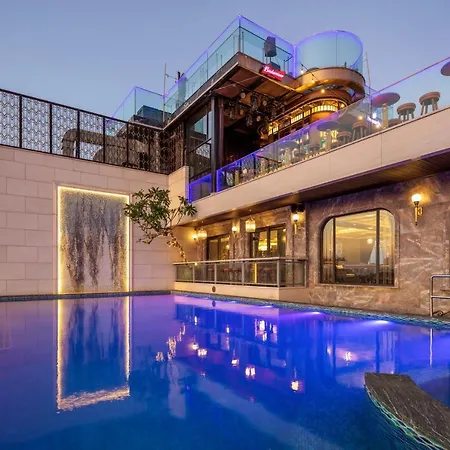 Peridot Grand Luxury Boutique Hotel-3