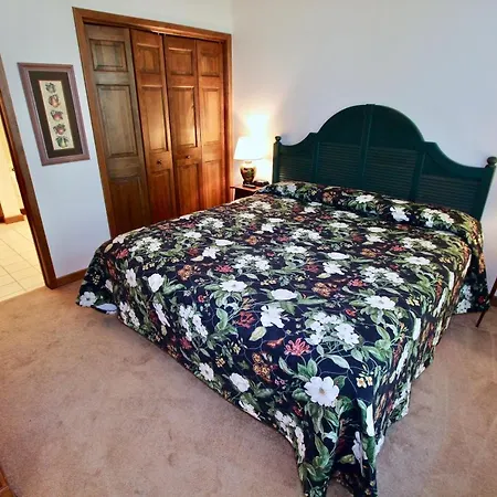 Baileys Harbor Yacht Club Resort-2