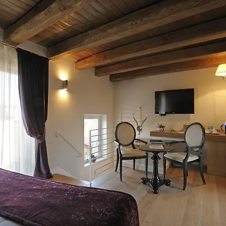 Trevi Palace Luxury Inn-2