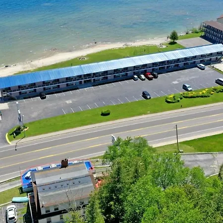 Days Inn & Suites By Wyndham St. Ignace Lakefront-2