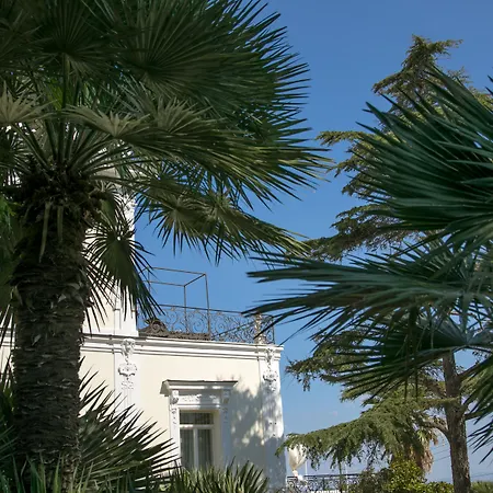 Luxury Villa Excelsior Parco-3