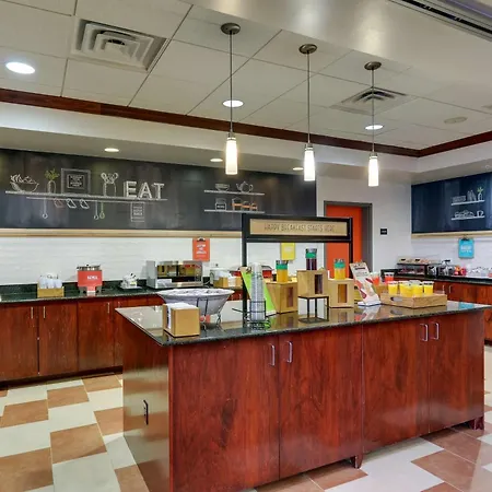 Hampton Inn & Suites Indianapolis-Airport-3