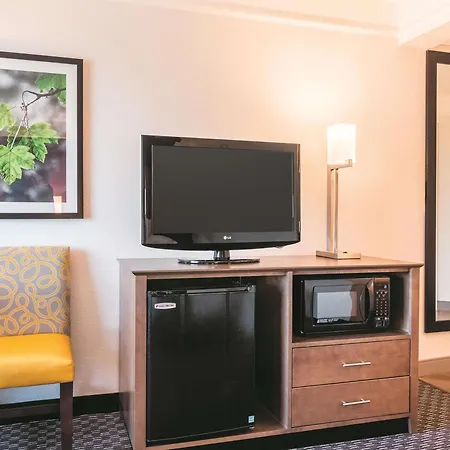 La Quinta Inn & Suites By Wyndham Shreveport Airport-2