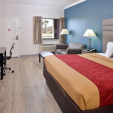 Econo Lodge Inn & Suites Port Arthur Near Sabine Pass-2
