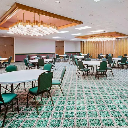 Days Inn By Wyndham Bay City-2