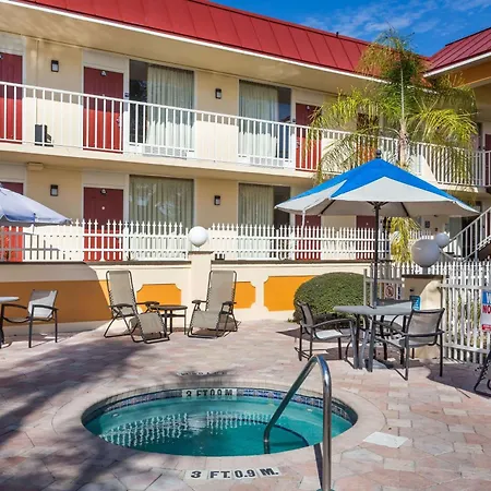 Days Inn & Suites By Wyndham Port Richey-3
