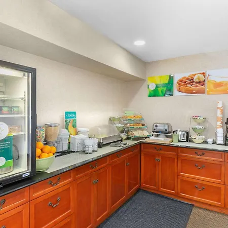 Quality Inn & Suites Oceanside Near Camp Pendleton-3