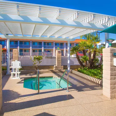 Best Western Plus Hilltop Inn-3