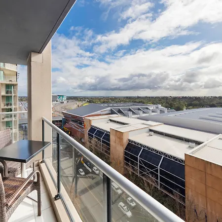 Oaks Adelaide Horizons Suites-3
