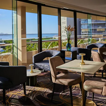 Hilton Cairns-2