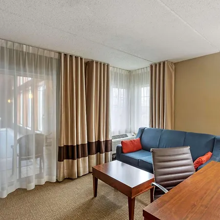 Comfort Inn & Suites Jackson - West Bend-3