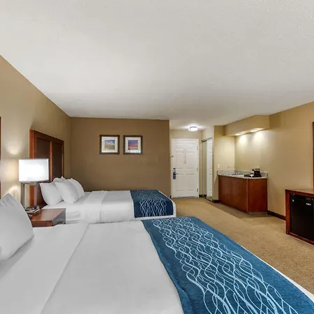 Comfort Inn & Suites Jackson - West Bend-2