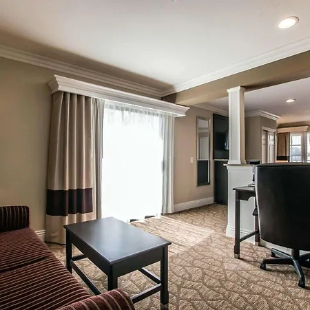 Comfort Suites San Clemente Beach-3