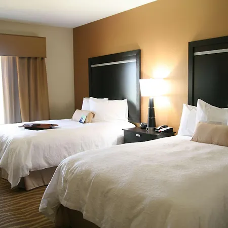 Hampton Inn & Suites Cleburne-2