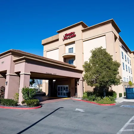 Hampton Inn & Suites Pittsburg-2