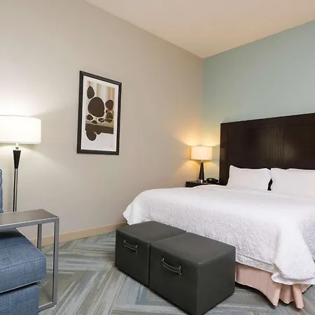 Hampton Inn Detroit Roseville-3