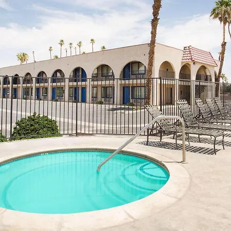 Travelodge By Wyndham Indio-3