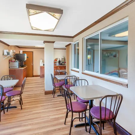 Ramada By Wyndham Mackinaw City Waterfront-3