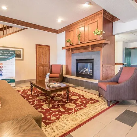 Quality Inn & Suites East Troy I-43-2