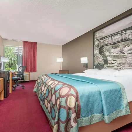 Super 8 By Wyndham Menomonie Wi-2