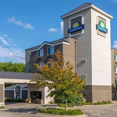 Days Inn By Wyndham Eagan Minnesota Near Mall Of America-3